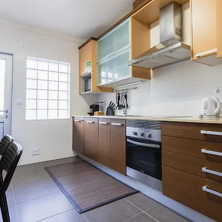 Sunshine Beach Apartment Leiria Exterior photo